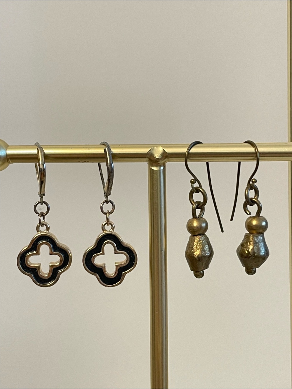 🅱️ Black & Gold Drop Earrings